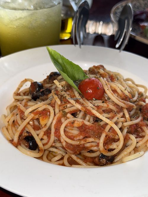 pomodoro spaghetti with anchovies   at La Casa de la Pasta in Acapulco