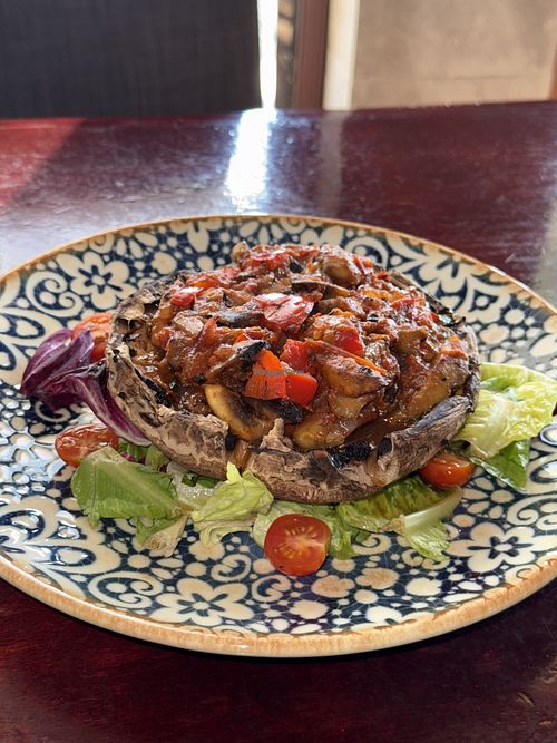 Portobello lettuce and tomatoes   at La Casa de la Pasta in Acapulco