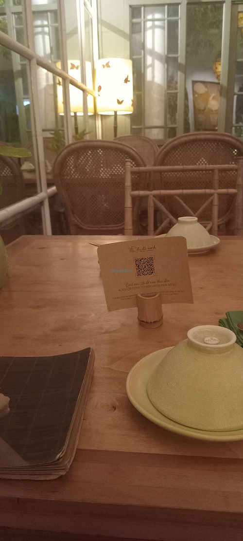 A bit u professional  
Laughing over minor issues at Đu Đủ Xanh | Tiệm Chay in Ho Chi Minh City