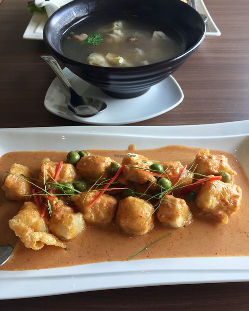 fantastic tofu and good wonton soup, vegan at J Kitchen in Chiang Mai