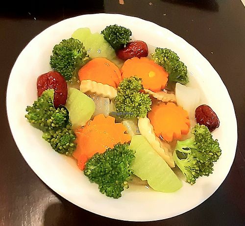 Mixed vegetable soup with jujube, mushroom and goji berry at Thuận Duyên Buffet Chay in Hanoi