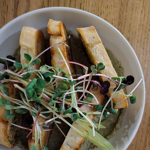 Artichoke dip with garlic bread at Kosmopoliet in Bruges