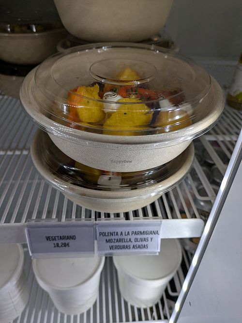 Vegetarian lunch option at Nomad Frutas Selectas in Barcelona