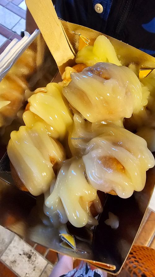 Lemon cream as a topping on 8 Loukoumades at LoukouMania in Thessaloniki