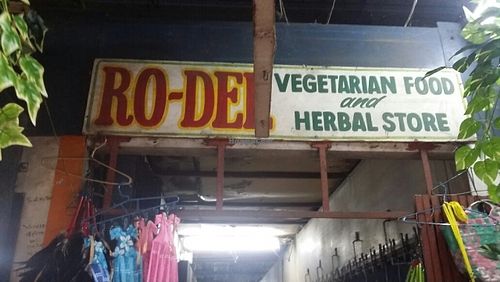 alley-way signage at Ro-Dhel Vegetarian in Olongapo City