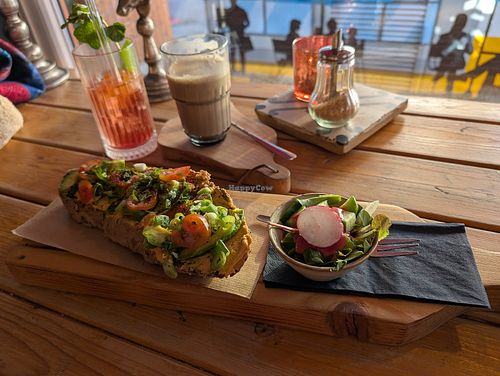 Hummus/Avocado bread at Huckleberry's  in Bocholt