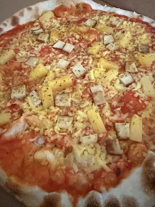 Vegan Pizza Hawaii   at du&ich in Bremen