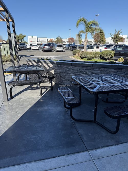 Outdoor Seating   at Simply Salad in Torrance