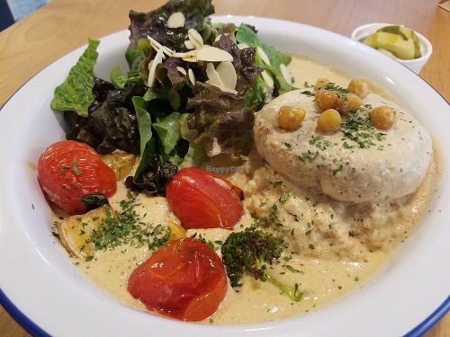 Burger bowl at Cook and Book 쿡앤북 in Seoul