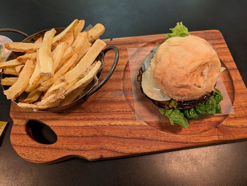 Vegan burger with vegan cheese at Jyglo in Trelew