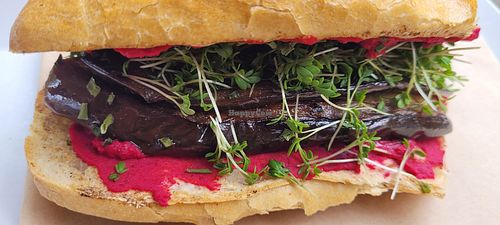 Rote Beete Hummus Dattel Aubergine at Ubu le Roi in Saarbrucken