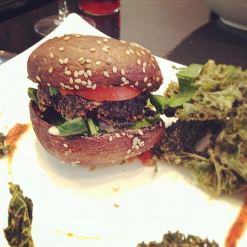 Raw vegan burger at 42 Degrés in Paris