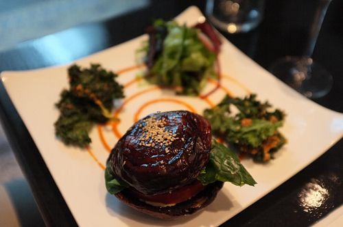 Raw portobello burger at 42 Degrés in Paris