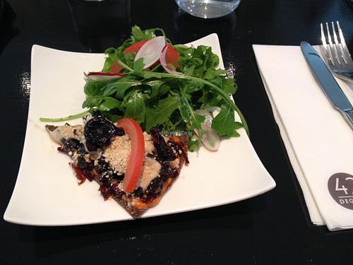 Raw pizza.. very yummy at 42 Degrés in Paris