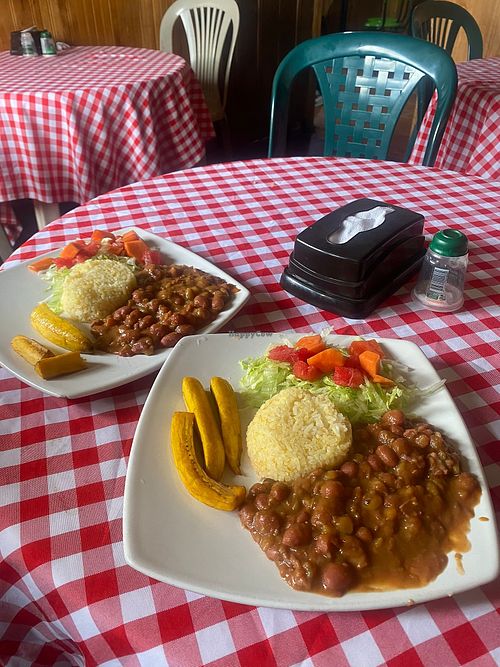 Rice, beans, salad and plantain. at Hostería Cumanday in Villamaria
