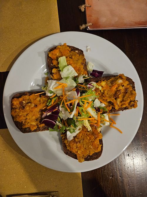 Bruschette Medievali (made vegan by staff) at Taverna La Mandragola in Ferrara