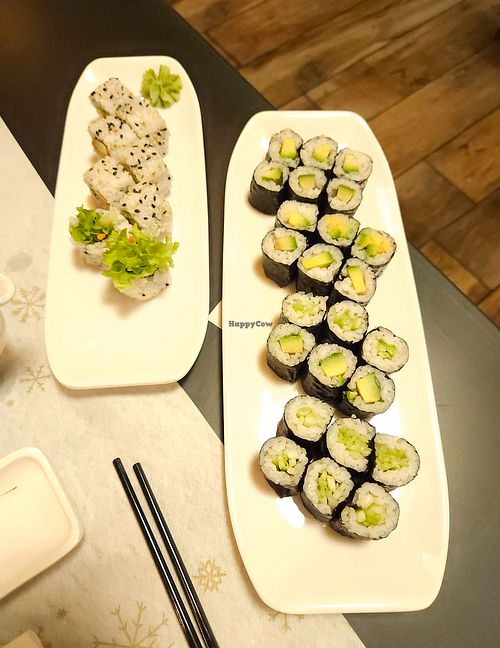 Uramaki green and Avocadomaki at Tatsumi in Ferrara