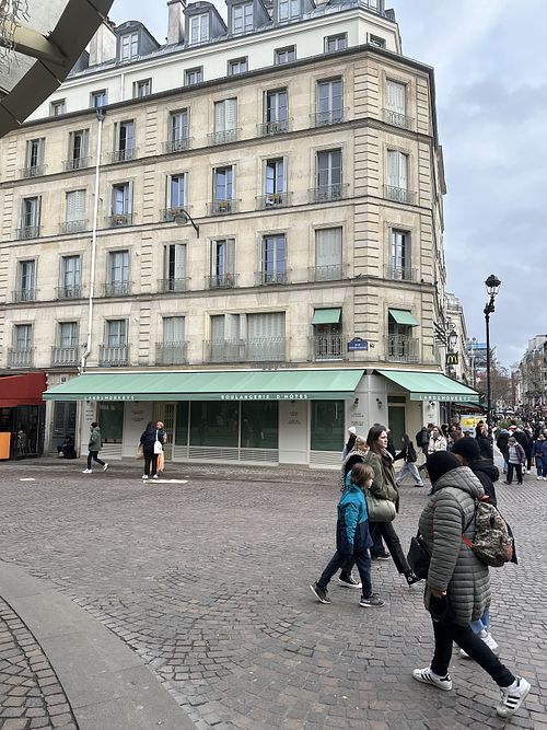 Image of Land & Monkeys - Les Halles