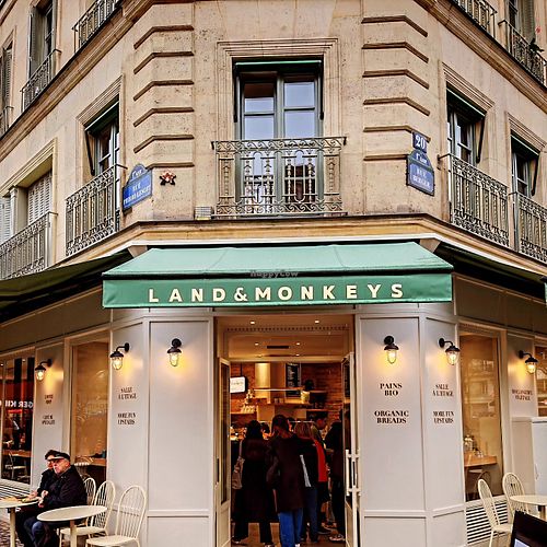 Façade open 21st of décembre 2024 at Land & Monkeys - Les Halles in Paris