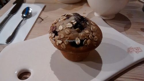 Vegan blueberry muffin at Le Pain Quotidien - Varenne in Paris