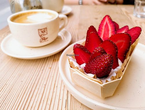 Strawberry pavlova (vegan) + Cappuccino at Le Pain Quotidien - Victoires in Paris