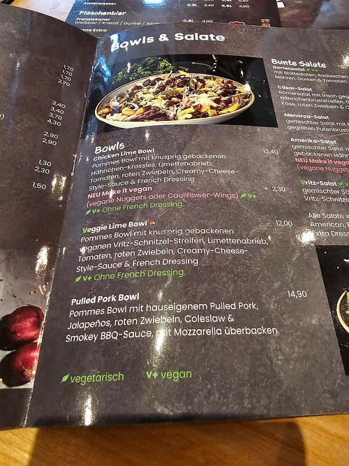 Vegane Bowls at Schweinske Restaurant in Hamburg