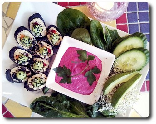 raw vegan sushi at Grona Oasen in Jarna