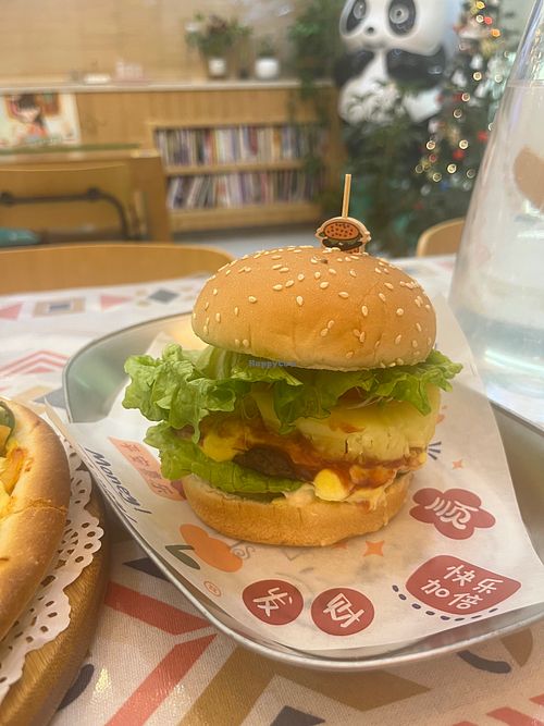 Hawaiian burger. at Xinzhisu - 芯之素熊猫主题.轻食西餐(OE创意园一 店) in Guangzhou