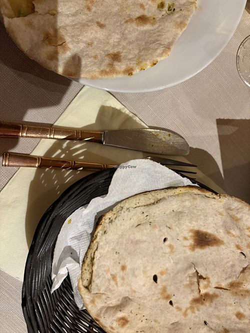 Aloo Naan e naan con la menta   at Ristorante Shri Ganesh in Turin