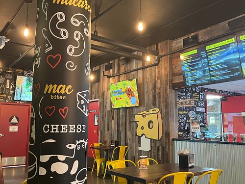 Interior at I Heart Mac & Cheese in Sacramento