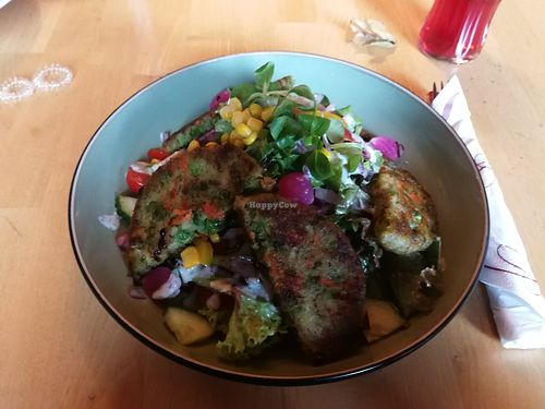 Salat mit Gemüselaibchen at Tauernalm  in Schladming