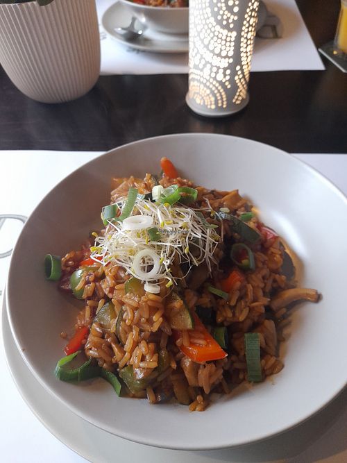 Wok plate with vegetables and rice at Brasserie De Wijngaard in Thorn
