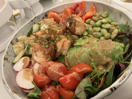 Vegan Tofu Bowl mit Erdnussdressing  at Café Soufflé in Ludwigsburg