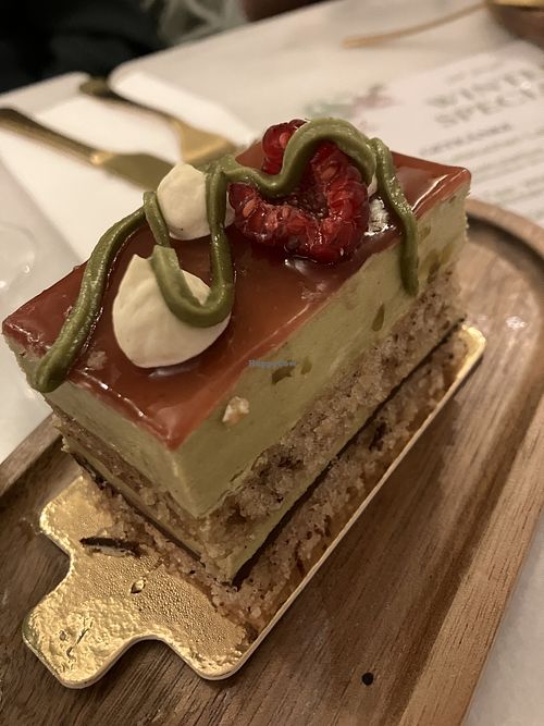 Veganes Himbeer-Pistazientörtcheb 🤩  at Café Soufflé in Ludwigsburg