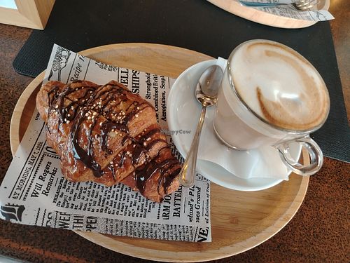 Cappuccino con latte di cocco e cornetto vegano al cioccolato fondente at Lilly Pastry and Coffee Pasticceria in Nettuno