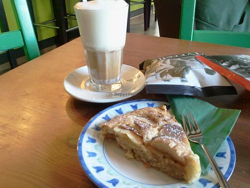delicious vegan cake and vegan soy-latte at Grossstadt in Lindau