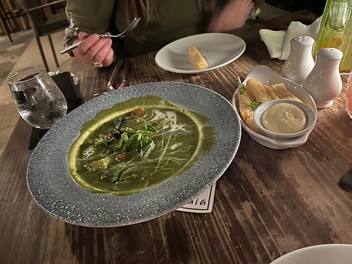 Green curry and casava chips at Baia in Speightstown