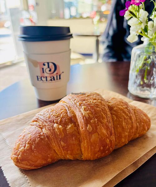  Coffee and croissant #Veganuary at ID-eclair in Pasadena