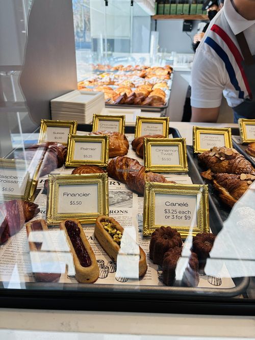 Pastry window  #Veganuary at ID-eclair in Pasadena