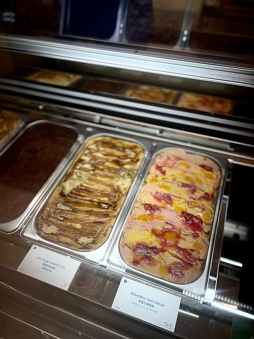  at eee ice cream and bakes - 純素冰淇淋 in Taipei