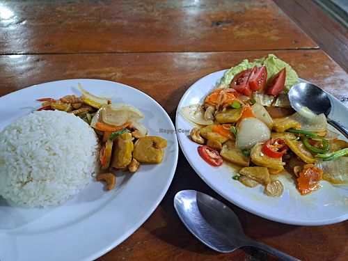 Veg and tofu with cashew nuts and rice at Laanmaye Restaurant in Koh Yao Yai