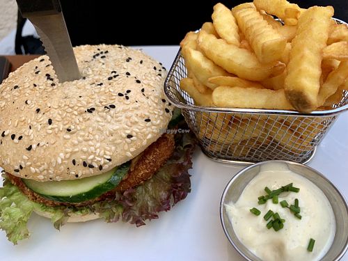 burger at Bodhi in Munich