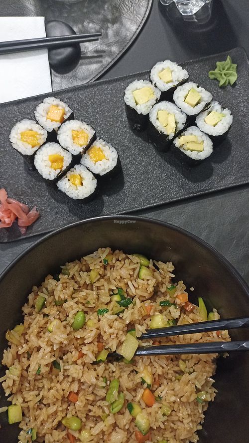 Riso con verdure e avocado e mango maki at LwJap in Verona