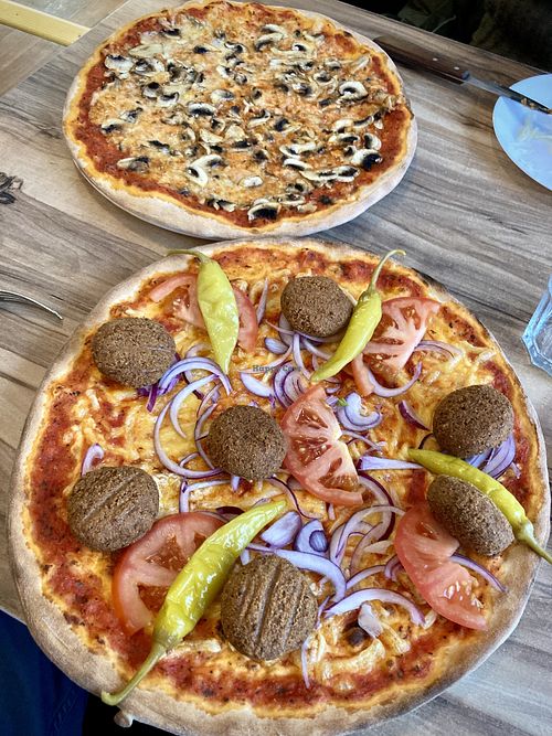 Vegansk falafel + vegansk funghi  at Pizzeria Amigos in Torsby