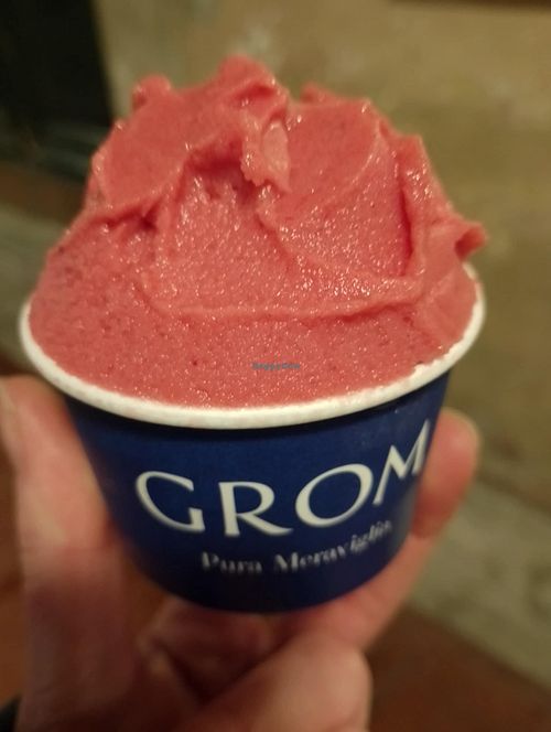 Raspberry ice cream at Grom in Pisa