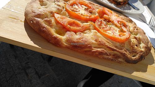 Pinsa artesanal de masa fermentada. at Controvento in Cadiz