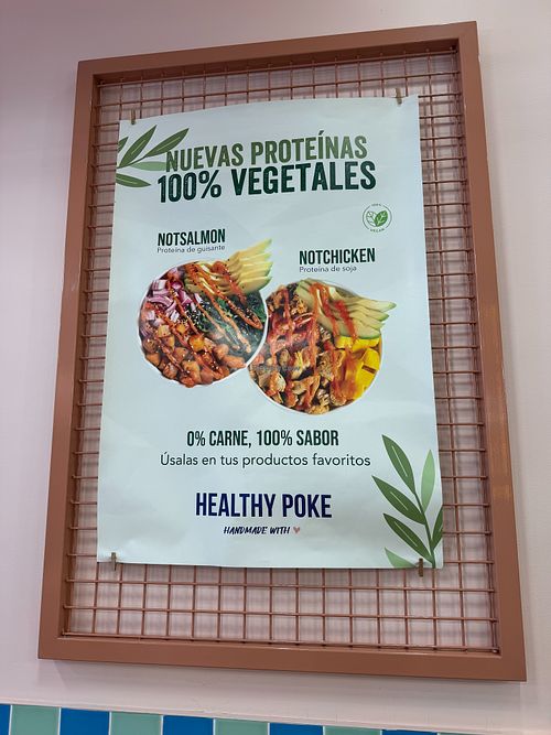 Vegan meat alternatives at Healthy Poke in Valencia