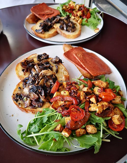 Big Breakfast at Pizzeria House Of Vegetarians in Cloverdale