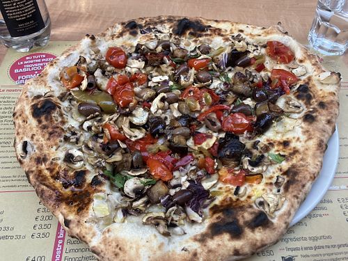 Vegan pizza - they don’t have vegan cheese but this was nicee  at Pizzeria Bella Ischia Corso Cavour PG in Perugia