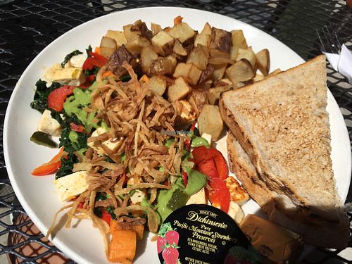 tofu scramble with sourdough toast at Handlebar in Chicago